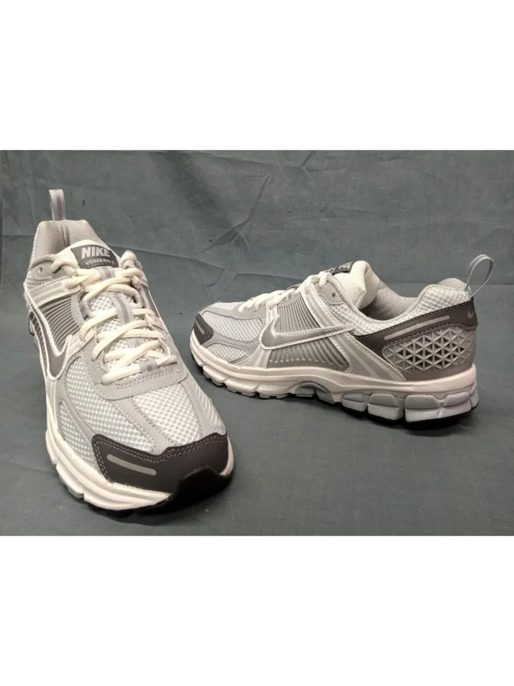 Nike Vomero 5 (GS) Sneakers Mesh Pure Platinum Silver Boys Size 6 NEW IN BOX!